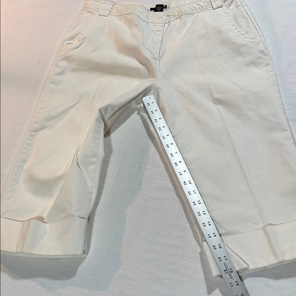 a.n.a. White cuffed Capris EUC 14 - Picture 13 of 15
